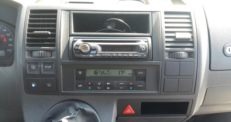 Volkswagen Caravelle cena 49000 przebieg: 366000, rok produkcji 2005 z Gdańsk małe 562